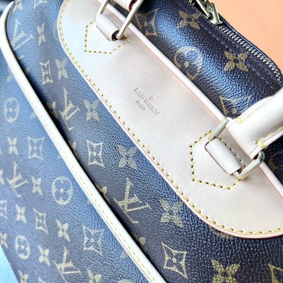 Louis Vuitton Deauville bag with NEW VACHETTA replaced by LV. Receipt included. - Picture 17 of 17
